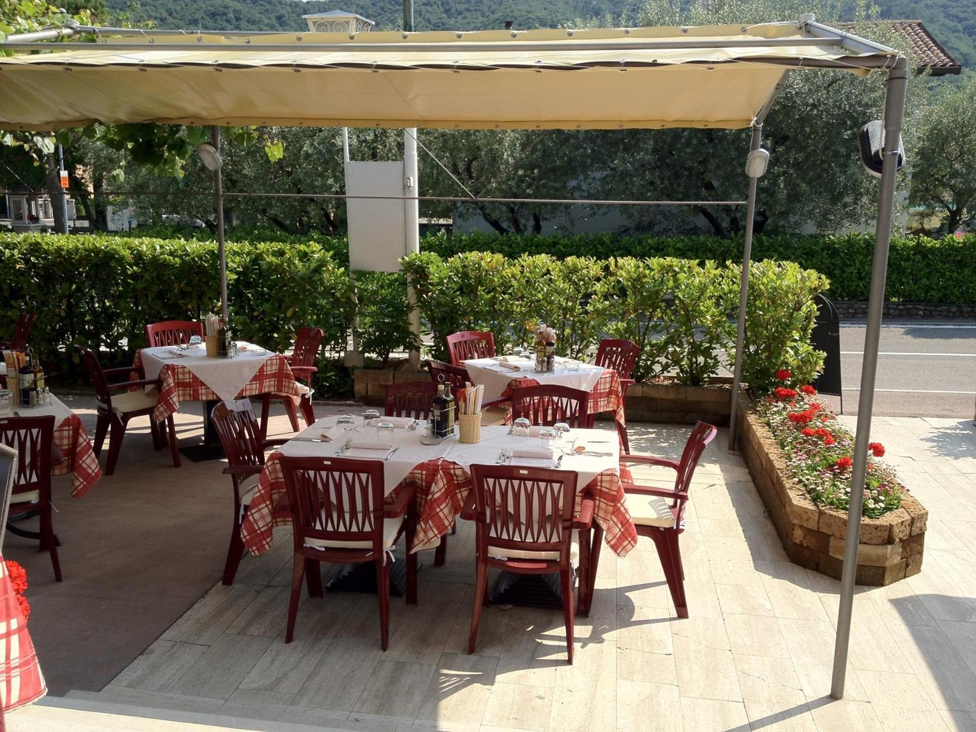 Hotel La Lanterna à Garde Extérieur photo