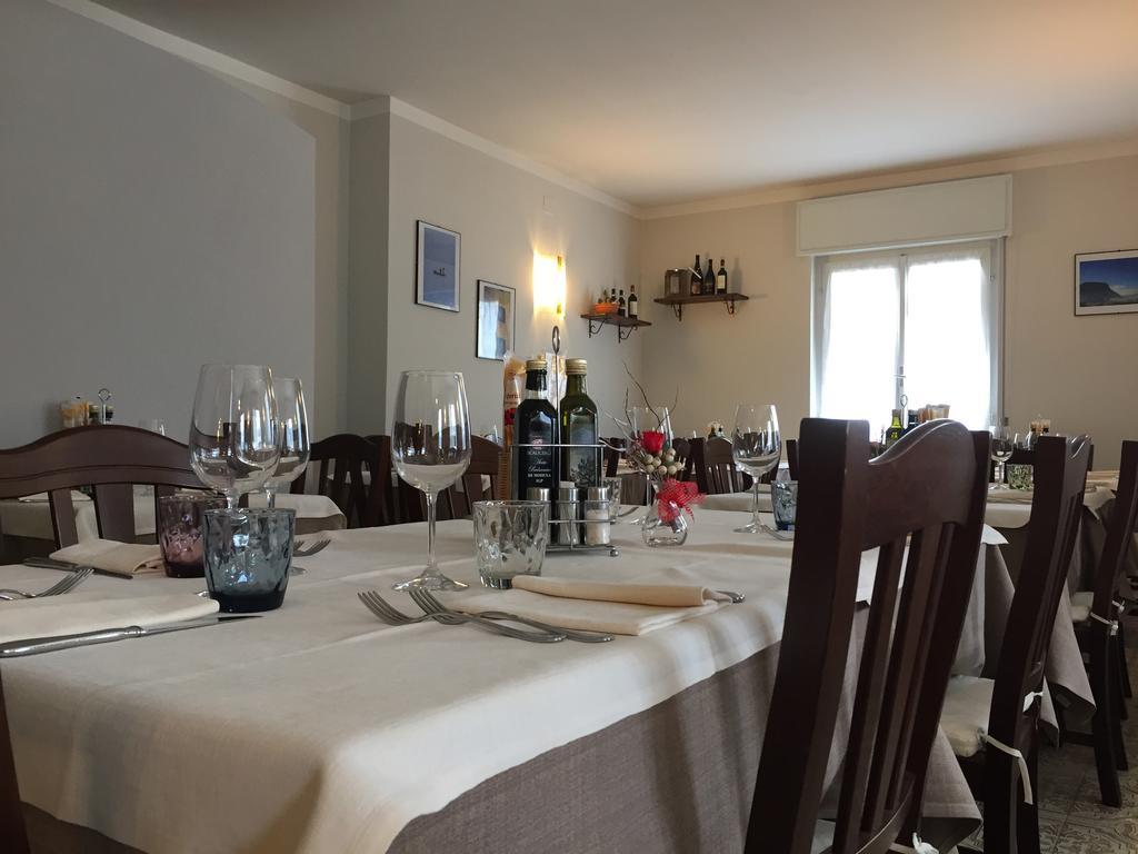 Hotel La Lanterna à Garde Extérieur photo
