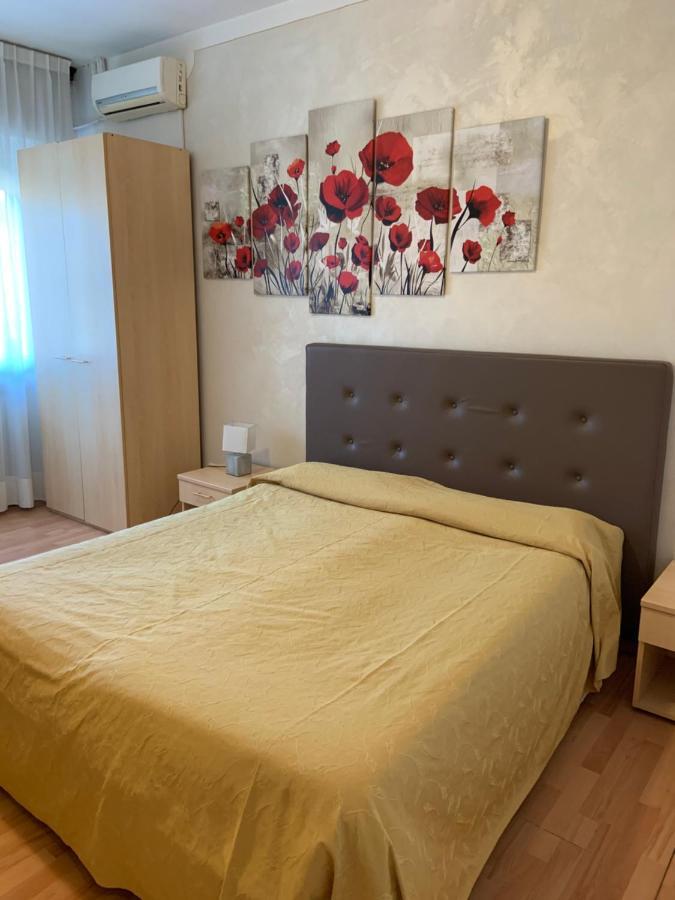 Hotel La Lanterna à Garde Extérieur photo