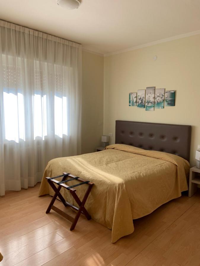 Hotel La Lanterna à Garde Extérieur photo