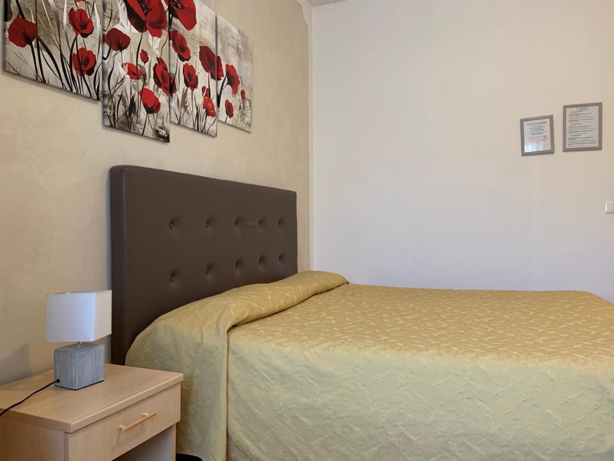 Hotel La Lanterna à Garde Extérieur photo