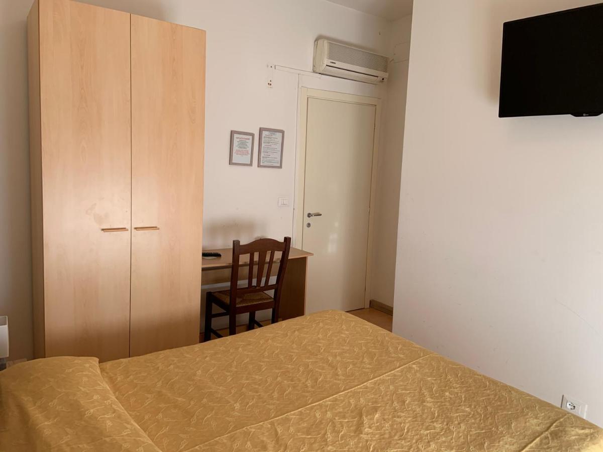 Hotel La Lanterna à Garde Extérieur photo