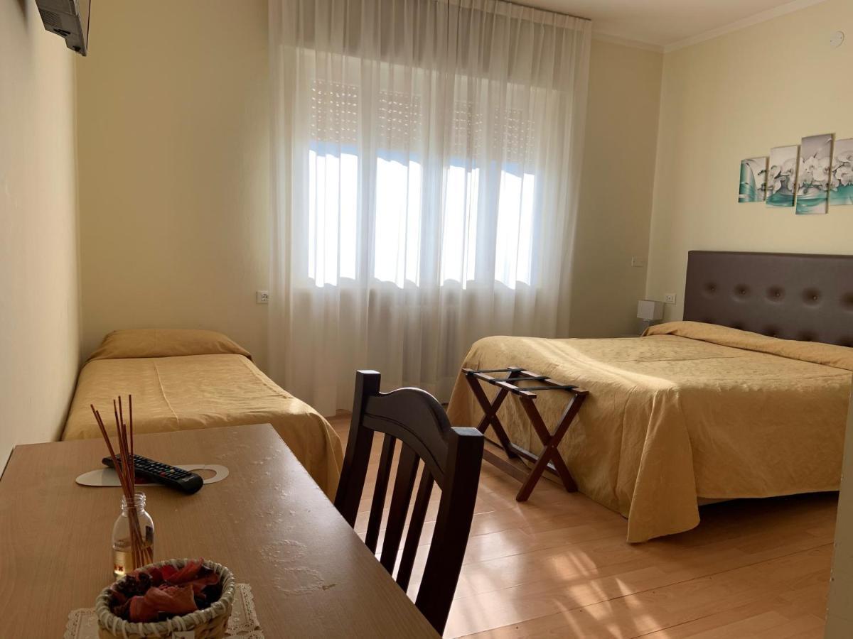 Hotel La Lanterna à Garde Extérieur photo